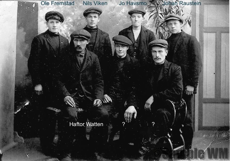 Sildnotlag fra Agdenes
Sildnotlaget til Johan Vatn omkring 1920. 
Foran fra v.: Haftor Vatn, ?, ?. 
Bak fra v.: Ole Fremstad, Nils Berner Viken, Jo Havsmo, Johan Raustein. 
Johan Vatn var i Amerika da bildet ble tatt. 
