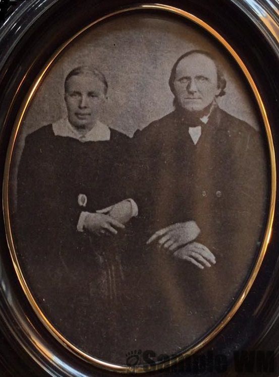 Sophie og Jens Singstad
Sophie Henriche Pettersen f. 1822 og Jens Jakobsen Singstad (1829-1915). De bodde på Mælan, Singstad. 
