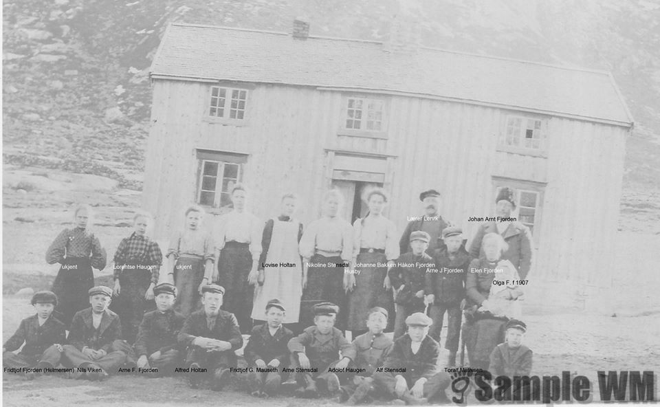 Fjorden skole, 1908
Foran fra v.: Fridtjof Fjorden, Nils Viken, Arne S. Fjorden, Alfred Holtan, Fritjof G. Mauset, Arne Stensdal, Adolf Haugen, Alf Stensdal, Thoralf Mathisen. 
Bak fra v.: ?, Lorentse Haugen, ?, ?, Lovise Holtan, Nikoline Stensdal, Johanne Bakken, Håkon Fjorden, Arne J. Fjorden, Elen Fjorden med Olga Fjorden f. 1907. Bakerst står lærer Lervik og Johan Arnt Fjorden. 
