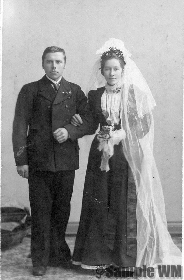 Lars og Emilie Ingdal
Lars Sigvart Gabrielsen Ingdal (1874-1970) og Emilie Ekofsdatter Ingdal, Brovold (1876-1966).
