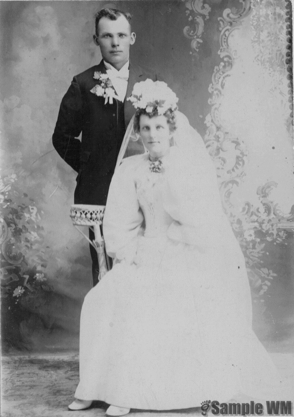 Jens og Christine Sterten
Jens Antonsen Sterten (1875-1900) og Christine Ingeborg Konradsdatter Størdal/Stordahl (1879-1948). Jens druknet i Red River, Minnesota sommeren 1900. Hun ble gift med Knute K. Roe.  
