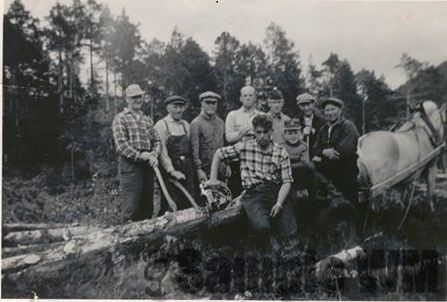 Veibygging ved Singstad, Valelva
Foran: Ernst Singstad; Jostein Singstad og Daniel Singstad
