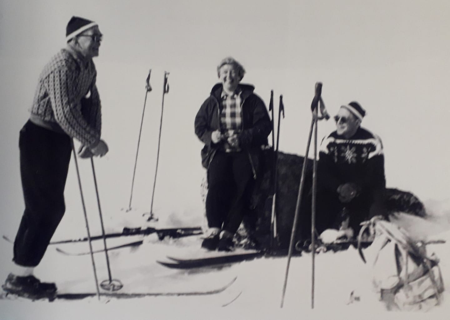 Påske i Ingdalsmarka
Frits Bakken, Astrid og Peter Oldervik. 
Keywords: Påske i Ingdalsmarka