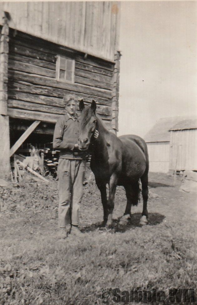 Lars Mælan Singstad
Født 1917. Døde da han var 24 år i en arbeidsulykke i Trondheim.
