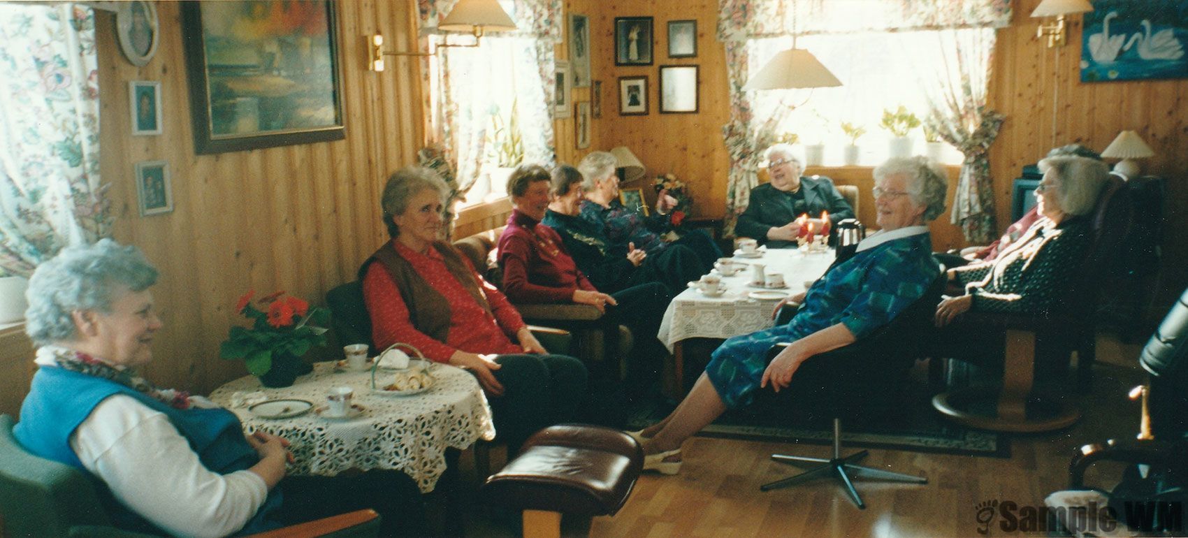 75 årsdag
Fra venstre: Astrid Selbæk, Margit Selbæk, Dagrun Tofte Landrø, Reidun Bjørnstad, Bjørg Sandstad, Margot Sæternes , Pauline Åsmul, jubilanten.
