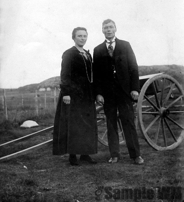 Beret og Kristoffer Landrø
Beret Marie Iversdatter Meland (1894-1984) og Kristoffer Evensen Landrø (1885-1954). 
