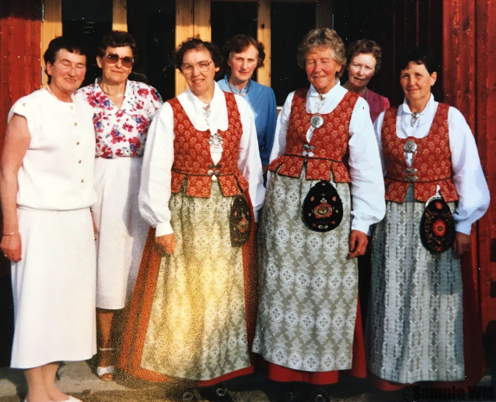 50 ås konfirmanter
Ingrid Stølan, Gerd Landrø, Ågot Meland, Marie Meland, Margit Landrø, Borghild Tangvik, Bjørg Meland.
