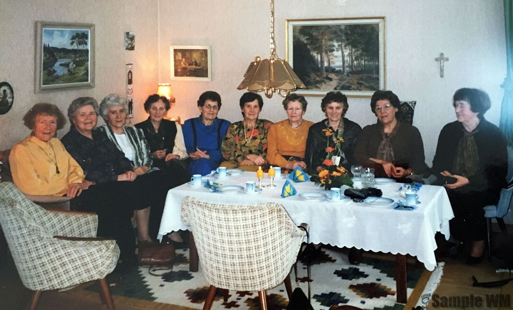 70 årsdag til Else Singstad
Fra venstre: Margit Landrø, Bjørg Sandstad, Else Singstad, Gunhild Meland, Gerd Landrø, Bjørg Meland, Borghild Tangvik, Johanne Selbekk, Ågot Meland, Ingrid Stølan.
