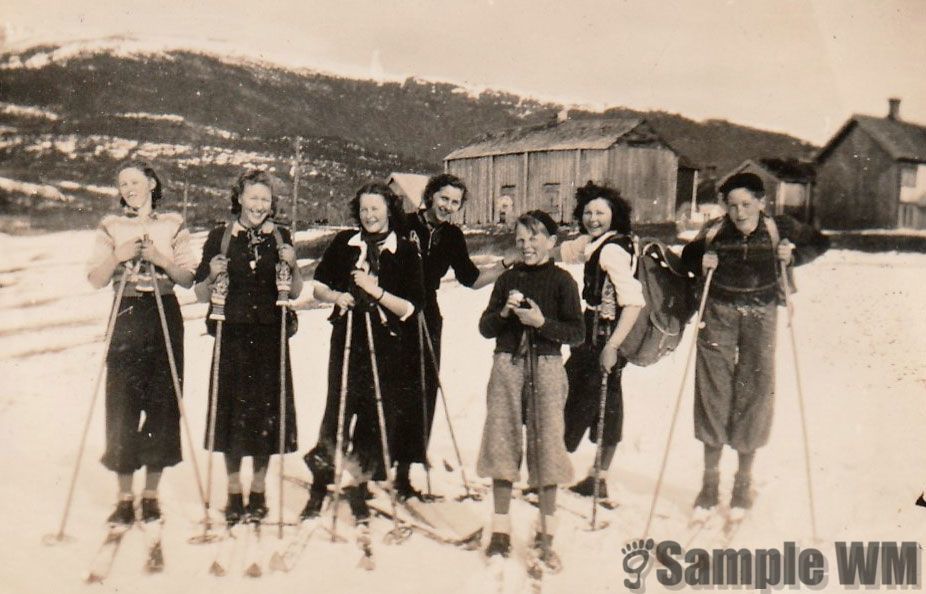 På Meland
Målfrid Meland, g. Tøndel i midten.
