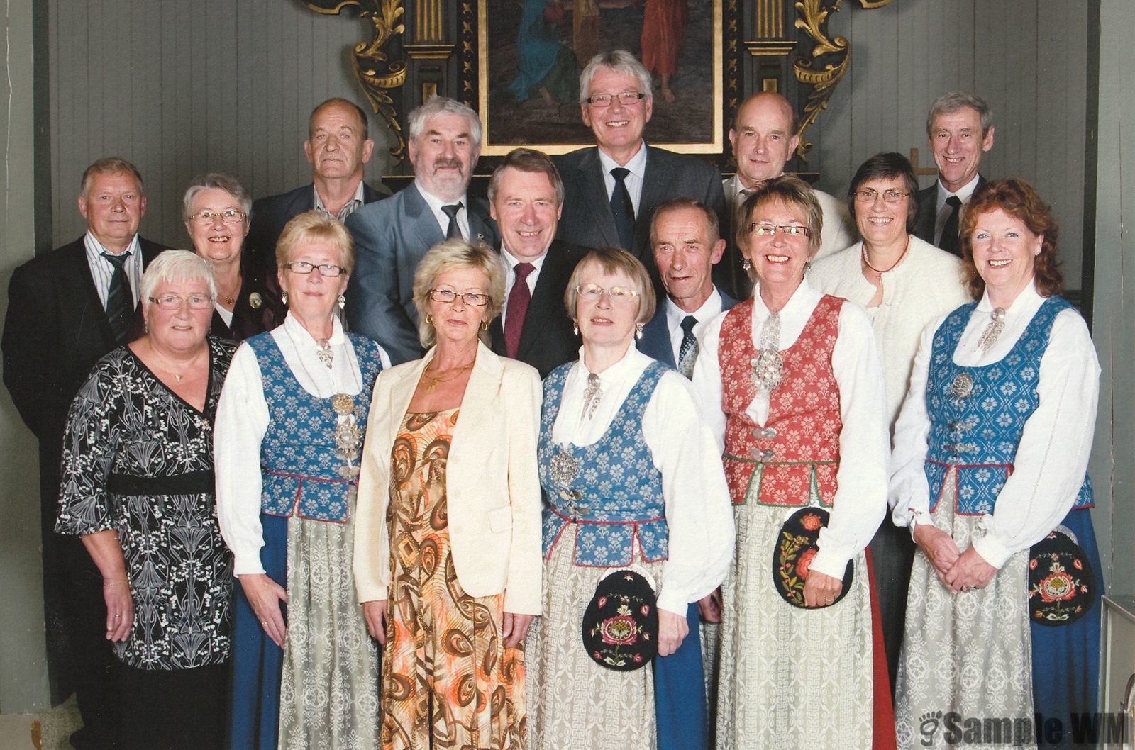 50-års konfirmanter født 1944 og 1945
1.rekke fra v: Solrun Brevik, g. Sivertsen, Anne E Ysland, g.Berntsen, Kirsten Marie Landrø, Kjellaug Ølstøren, Ingrid Sæther, Marie Signstad, g. Davidsen. 2 rekke fra v: Oddvar Landrø, Inga Tøndel, g. Gylland, Arnold Ulkestad, John Egil Landrø og Randi Johanne Meland,g. Flatvad.
Bakerst: Ola Matias Haugnes,Johan Singstad, Joar Tøndel, Tore Thesen og Tormod Selmer Nergaard.
