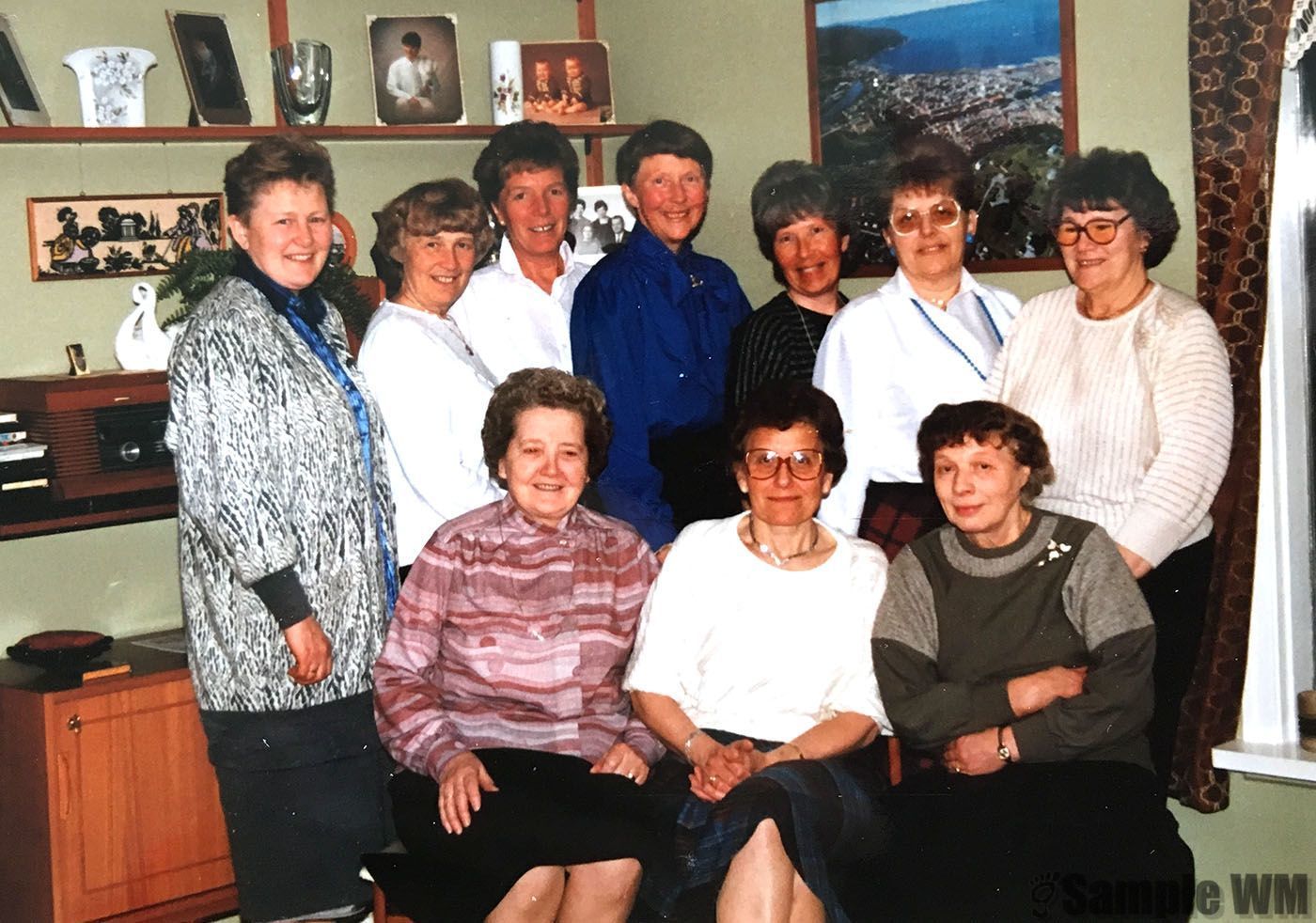 Forening
Foran fra v: Elida Ysland, Gerd Landrø, Norun Tøndel.
Bak fra v: Kari Sterten, Anna Landrø, Gerd Landrø, Rya, Dagrun Tofte Landrø, Gerd Meland, Liss Ysland, Marta Meland.
