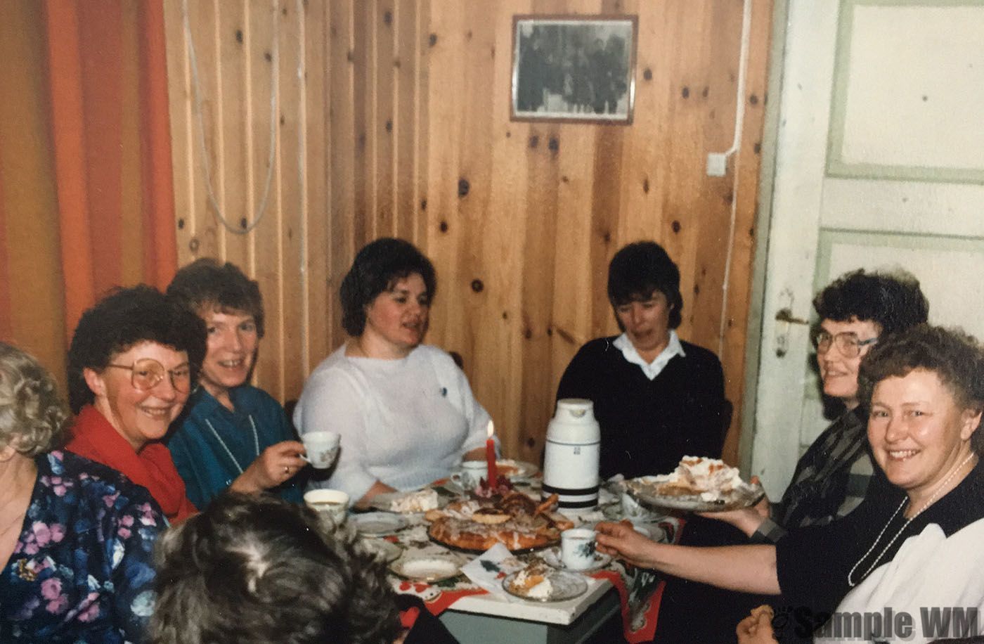 Sterten skole: Bl.a Dagrun Tofte Landrø, Gerd Landrø, Helga Solem, Marie Solem, Johanne Ingdal og Kari Sterten.
