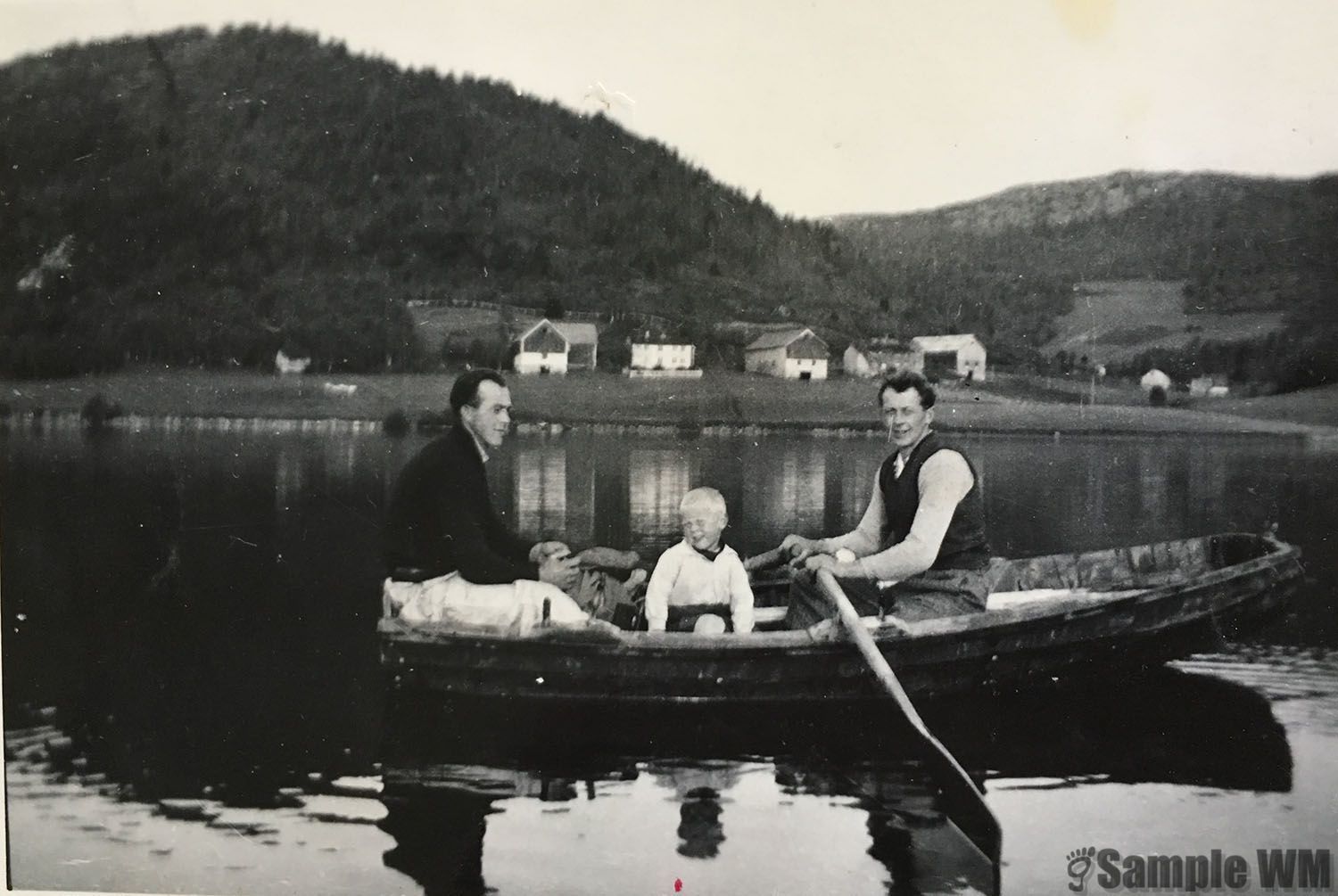 Rotur på Øyangsvatnet
Einar og Jens Landrø. Gutten er Ola Landrø.
