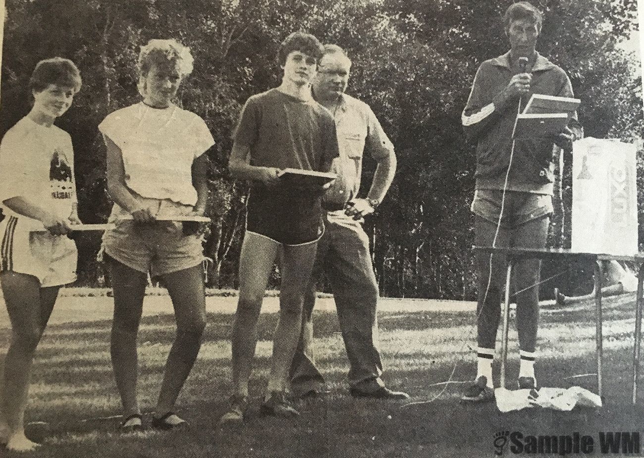 Harald Grønningen deler ut idrettsstipend: Heidi Selnes, Drude Merete Tøndel, Ståle Størdal, Egil Ysland og Harald.
