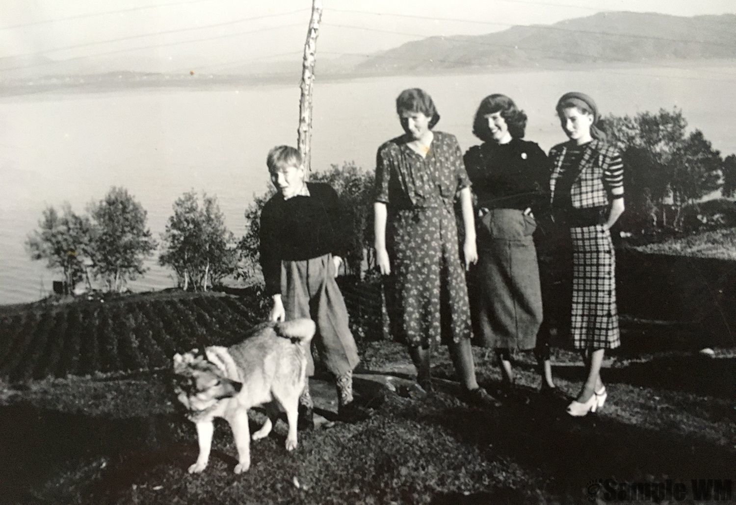 Viken på Meland: Einar Meland, Hilda Grande, Astrid og Lillehanna Grande.
