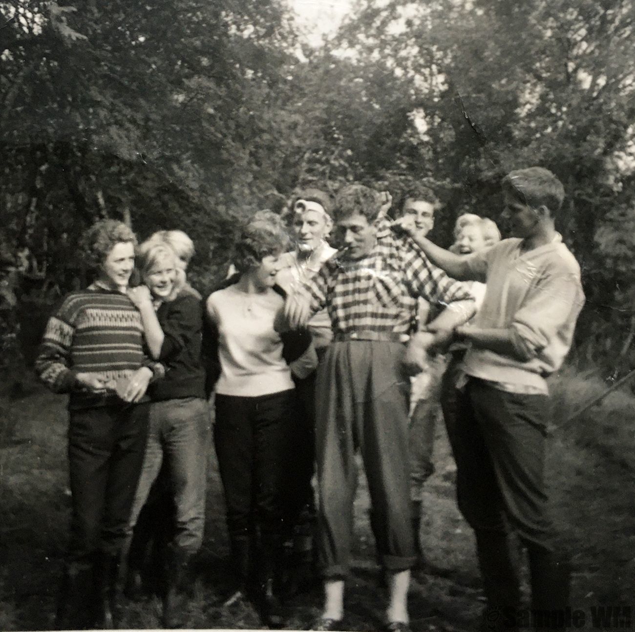 Fest i Herdalen
Foran fra v: Kari  Holte Meland, Kristen Landrø, Birgit Selbekk, Olaf Selnes Grinda, Sigmund Meland.
Bak fra v:  Einar Meland, Reidar Selbekk, Turid Ysland.
