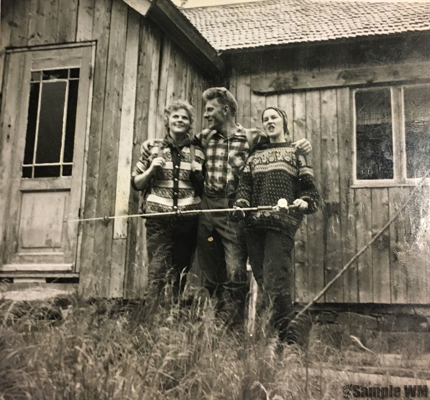 Hytte ved Østvatnet
Reidun Andersen Meland, Einar Meland, Eva Johanne Meland.
