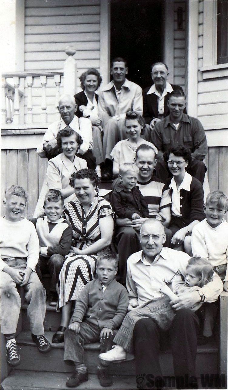 John and Kristine Landro, children and grandchildren 1950
