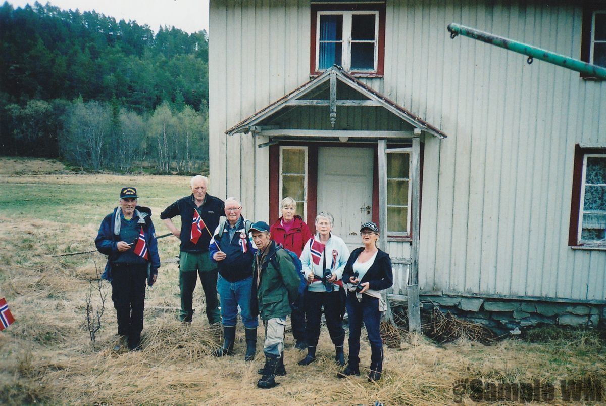 Sommervold, 17. mai 2010
Fra venstre: Johan Mjønes, Egil Magne Solem, Isak Landrø, Jon Egil Landrø, Liv Landrø, Reidun Landrø, Kirsten Landrø.
