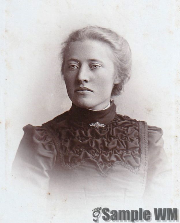 Anna Tillereggen
