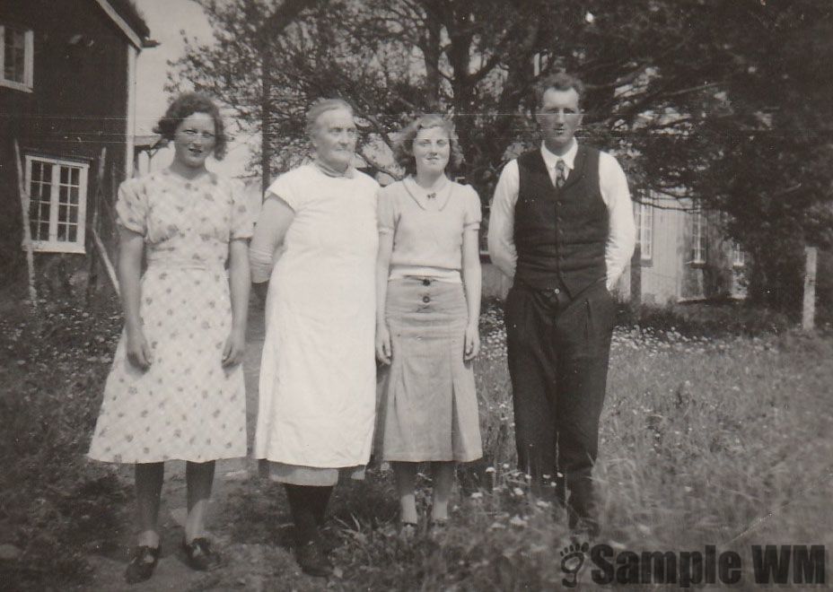 Solem i Lensvik
Marie Solem, g. volden til venstre og broren Ivar Solem til høyre.
