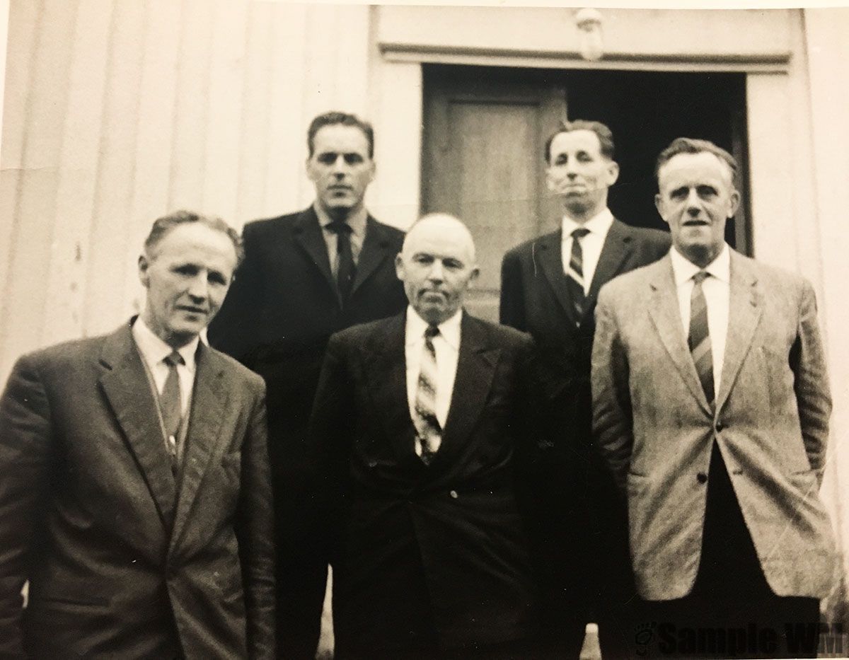 Agdenes kommune, formannskap 1964-1967
Foran: Lars Reitan, Oskar Selvli, ordfører Arne Utnes. 
Bak: Johan E. Åsmul, Johan Knutsen Grostad.
