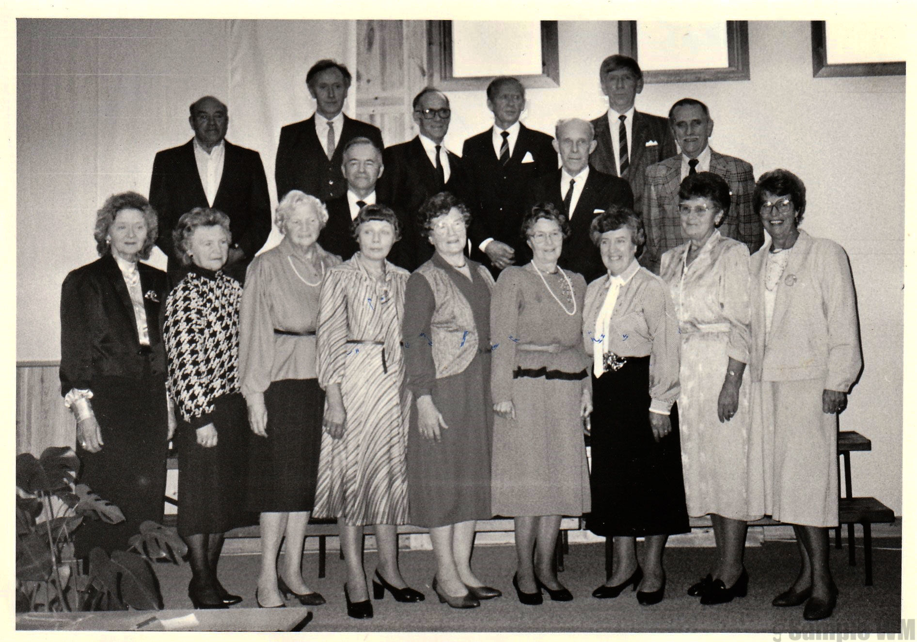 50-årskonfirmanter 1989
Foran fra v.: Ingeborg Ysland Nyborg, Reidun Sterten Åsmul, Ella Singstad, Norun Ræder Tøndel, Pauline Sterten Åsmul, Gunvor Landrø Stokkan, Nancy Bolsø Størdal, Solveig Grønningen Vikan, Marit Årstein Johnsen. Bak fra v.: Johan Petter Åsmul, Johan M. Meland, Harald Storaunet, Bjarne Tøndel, Arne Selnes, Kristian K. Grostad, Sverre Grostad, Anders Aune.  Bildet er tatt i 1988.
