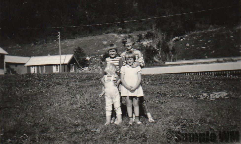 Ved Midttun
Greta og Kari Landrø,
Liv Marit og Gunn Nansy Landrø
