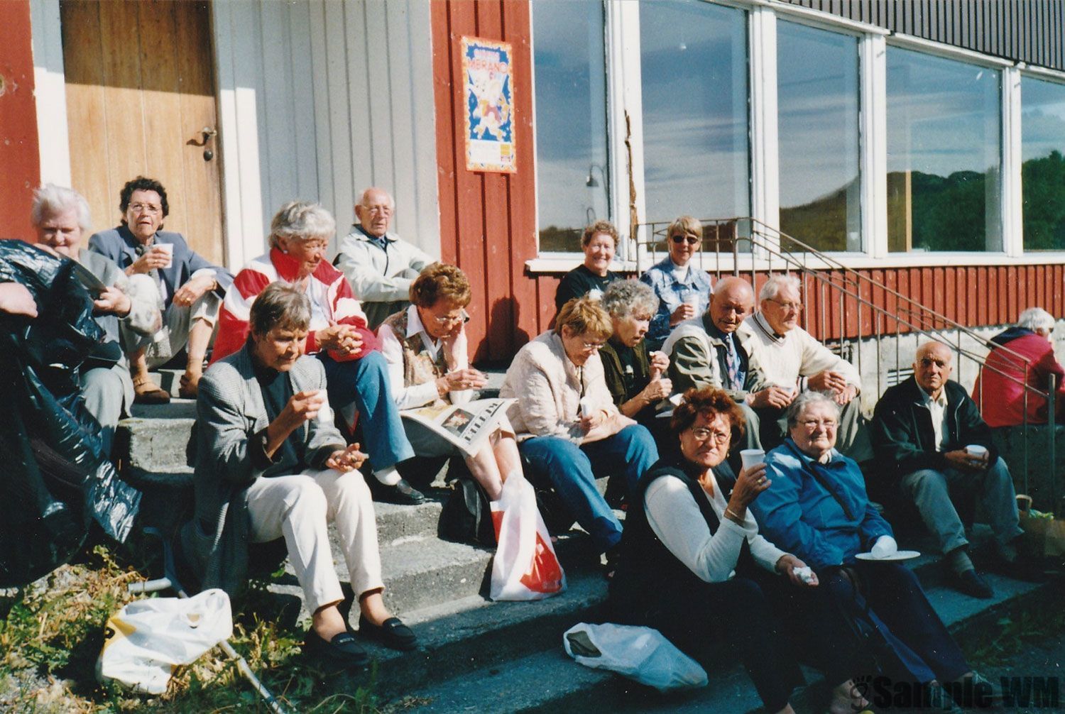 På helselagstur i 2003
Bak fra venstre: Anna Bonvik, Sigrid Ølstøren, Astrid Grønningen, Knut Tøndel, ?, Dagrun Tofte Landrø.
2. rekke fra venstre: ?, Dagrun Meland, ?, Marie Solem, Jens Sterten, ?.
1. rekke: Ragnhild Indergård, Signe Åsmul, Osvald Indergård. 

