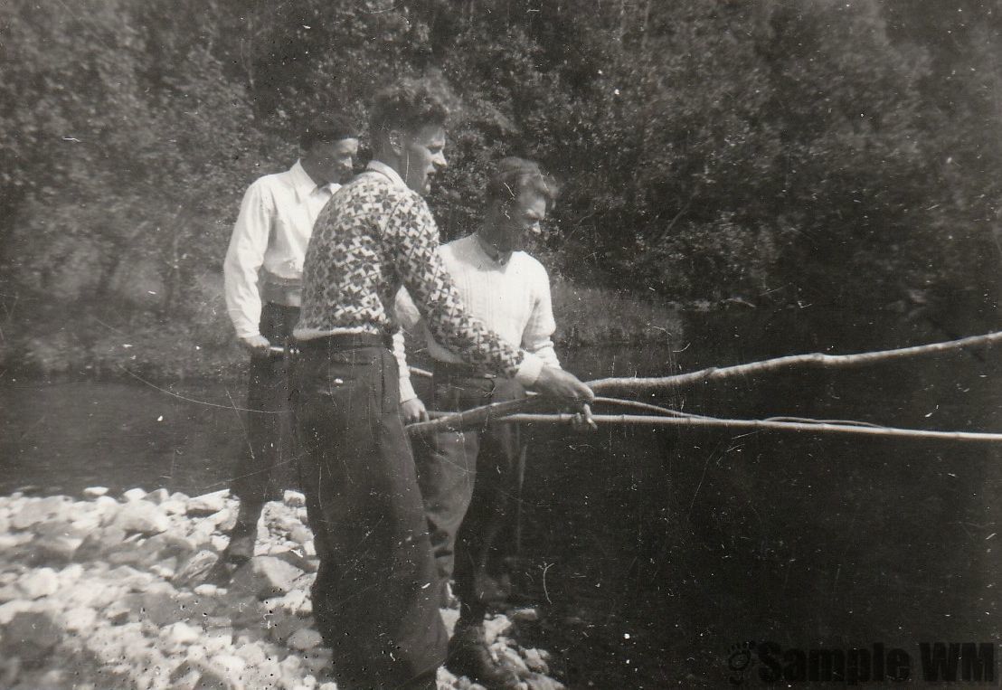 Fiskelykke i Herdalen
Jens Sterten, Erling Abelvik, Einar Landrø.
