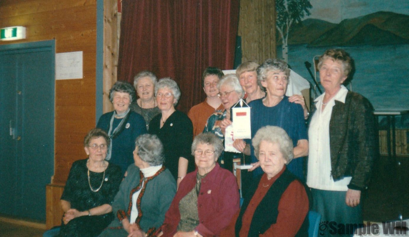 Nordbygda helselag
Foran fra v: Gerd Landrø, Norun Tøndel, Marta Meland, Elida Ysland.
Bak fra v: Anna Landrø, Kari Sterten, Gerd Meland, Beate Bonvik, ?, Dagrun Tofte Landrø, Marie Solem, Gerd Landrø Rya.
