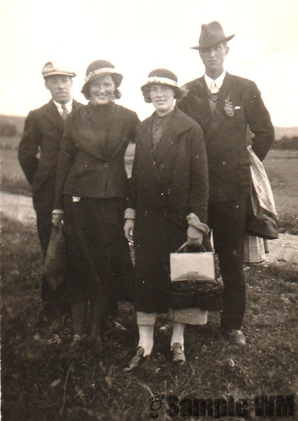 Fra høyre: Ivar Solem, Astrid Foss, f. Selbekk 
